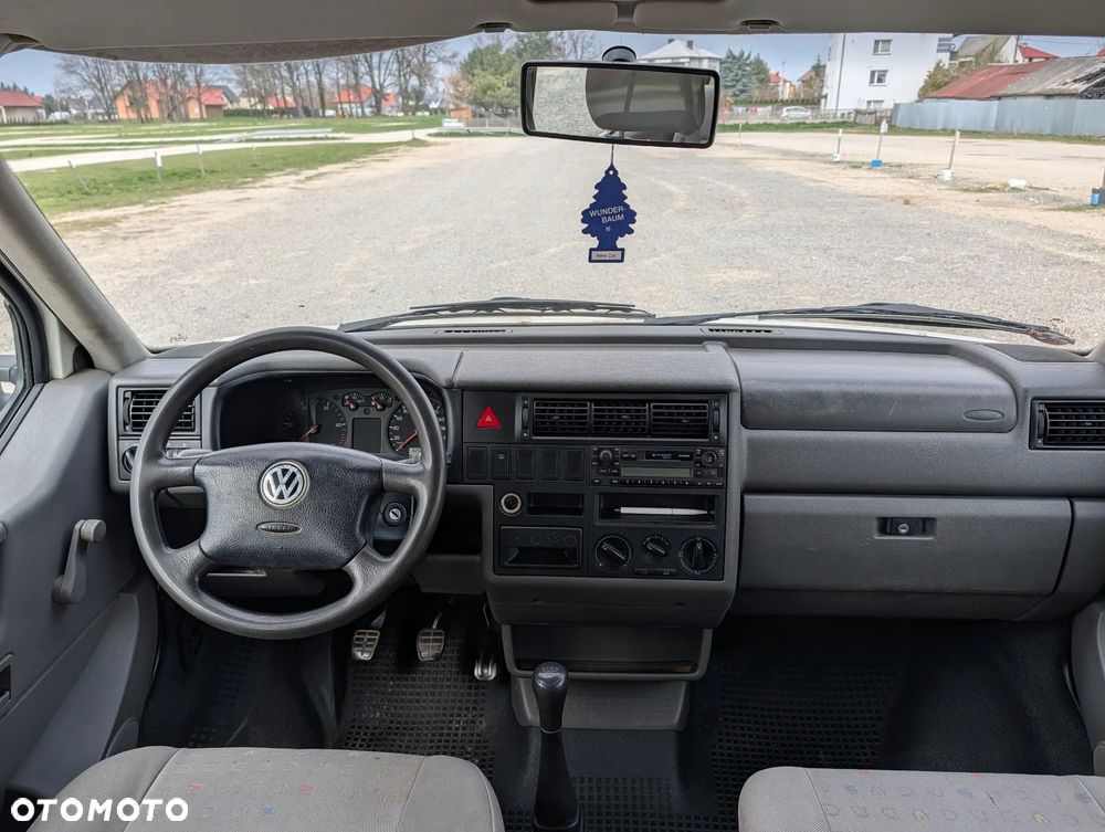 Volkswagen Caravelle - 10