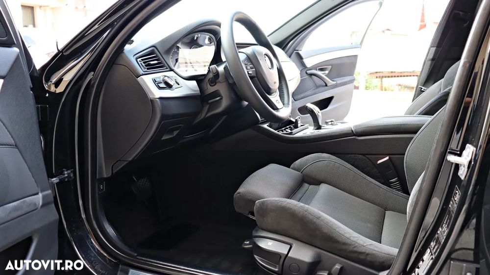 BMW Seria 5 525d xDrive AT - 12