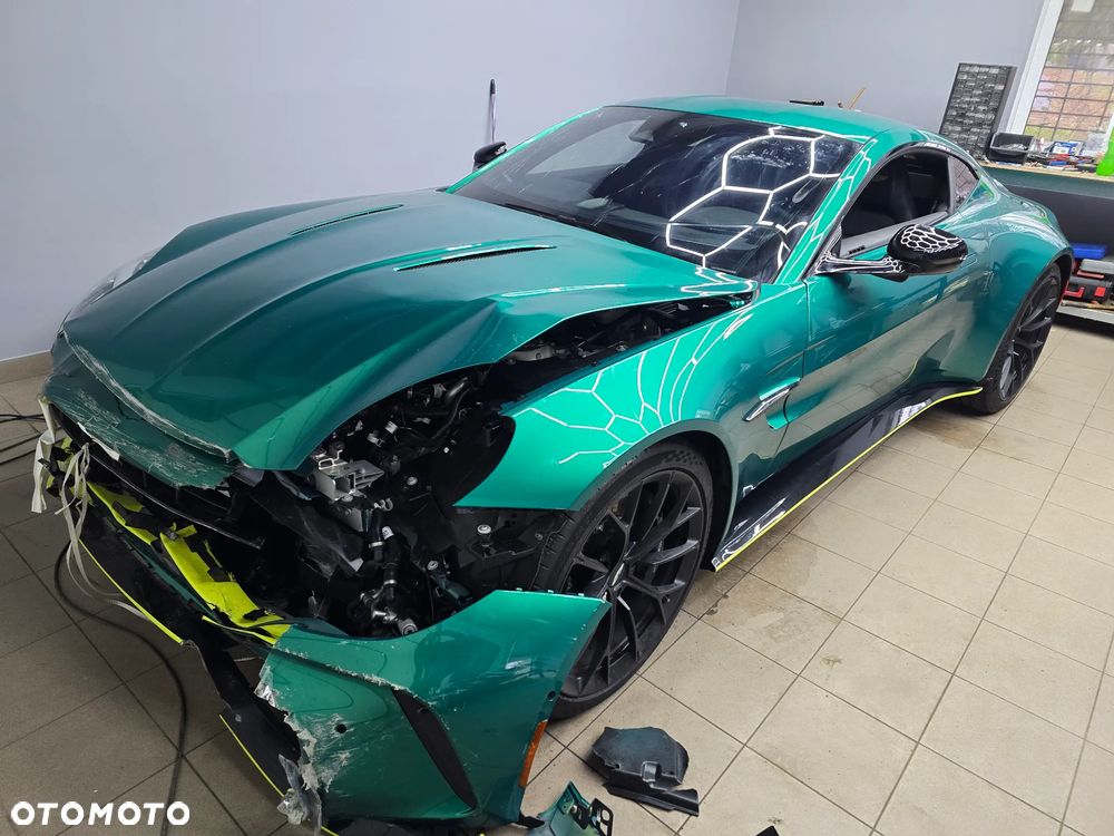 Aston Martin Vantage - 3