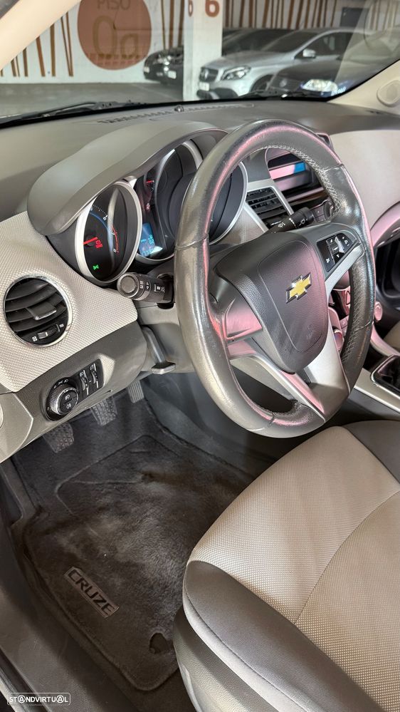Chevrolet Cruze 1.6 LS - 9