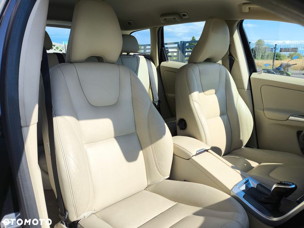 Volvo XC 60 D4 AWD Geartronic Summum - 19