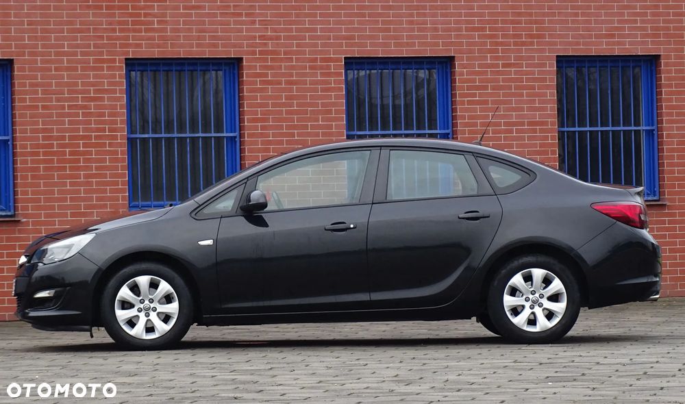 Opel Astra 1.4 T Executive - 4