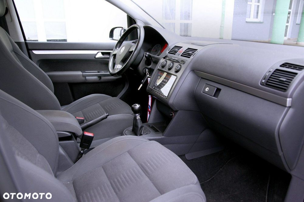 Volkswagen Touran 2.0 TDI Highline - 11