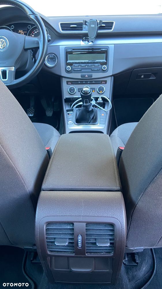 Volkswagen Passat 2.0 TDI Comfortline - 11