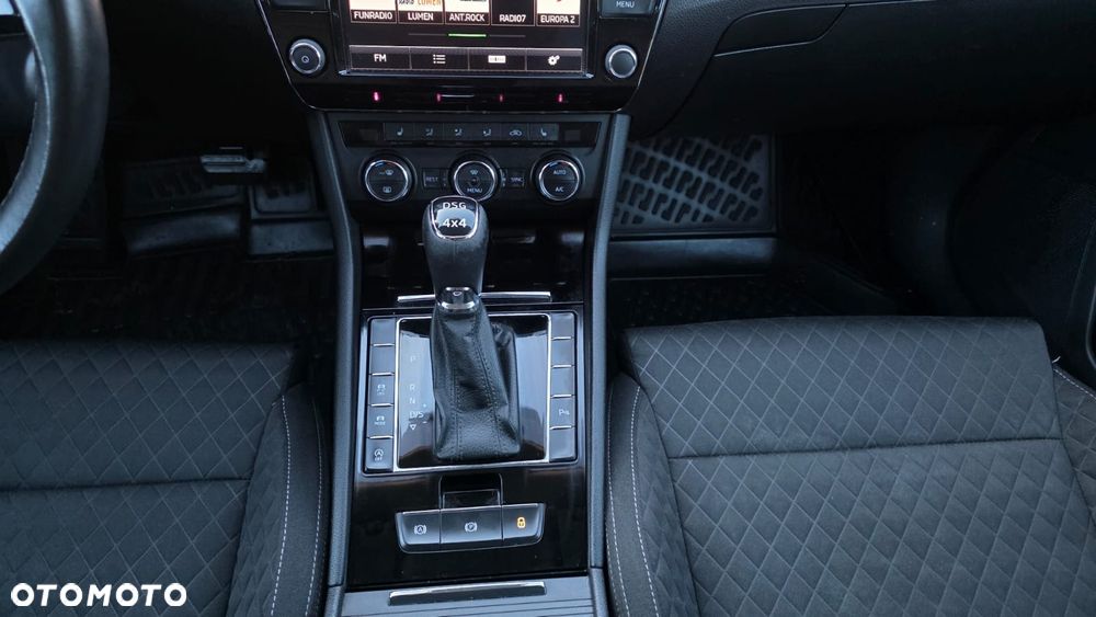 Skoda Superb 2.0 TDI 4x4 Style DSG - 12