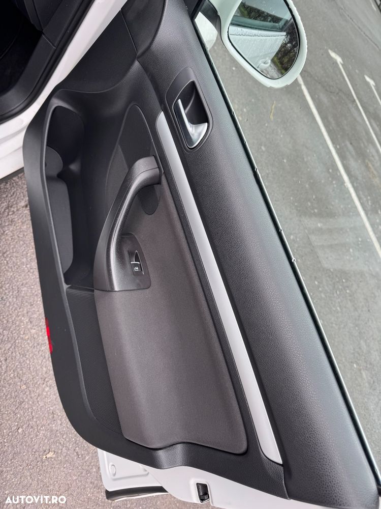 Volkswagen Golf 1.6 TDI DPF DSG Comfortline - 22