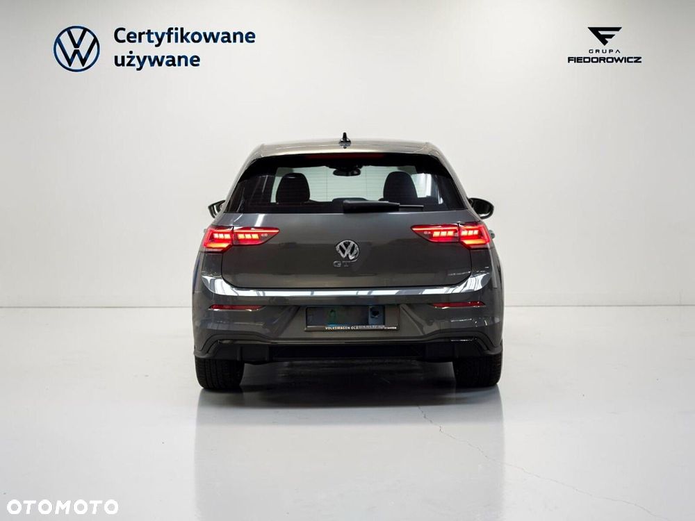 Volkswagen Golf - 8