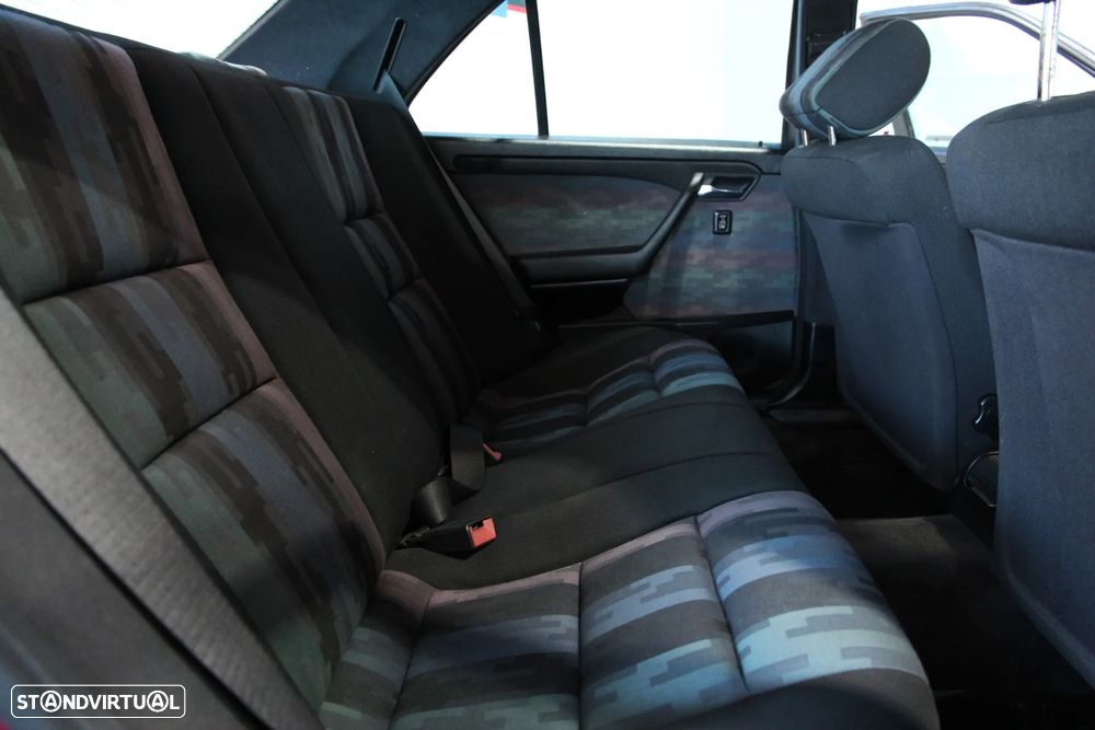 Mercedes-Benz C 180 Elegance - 17