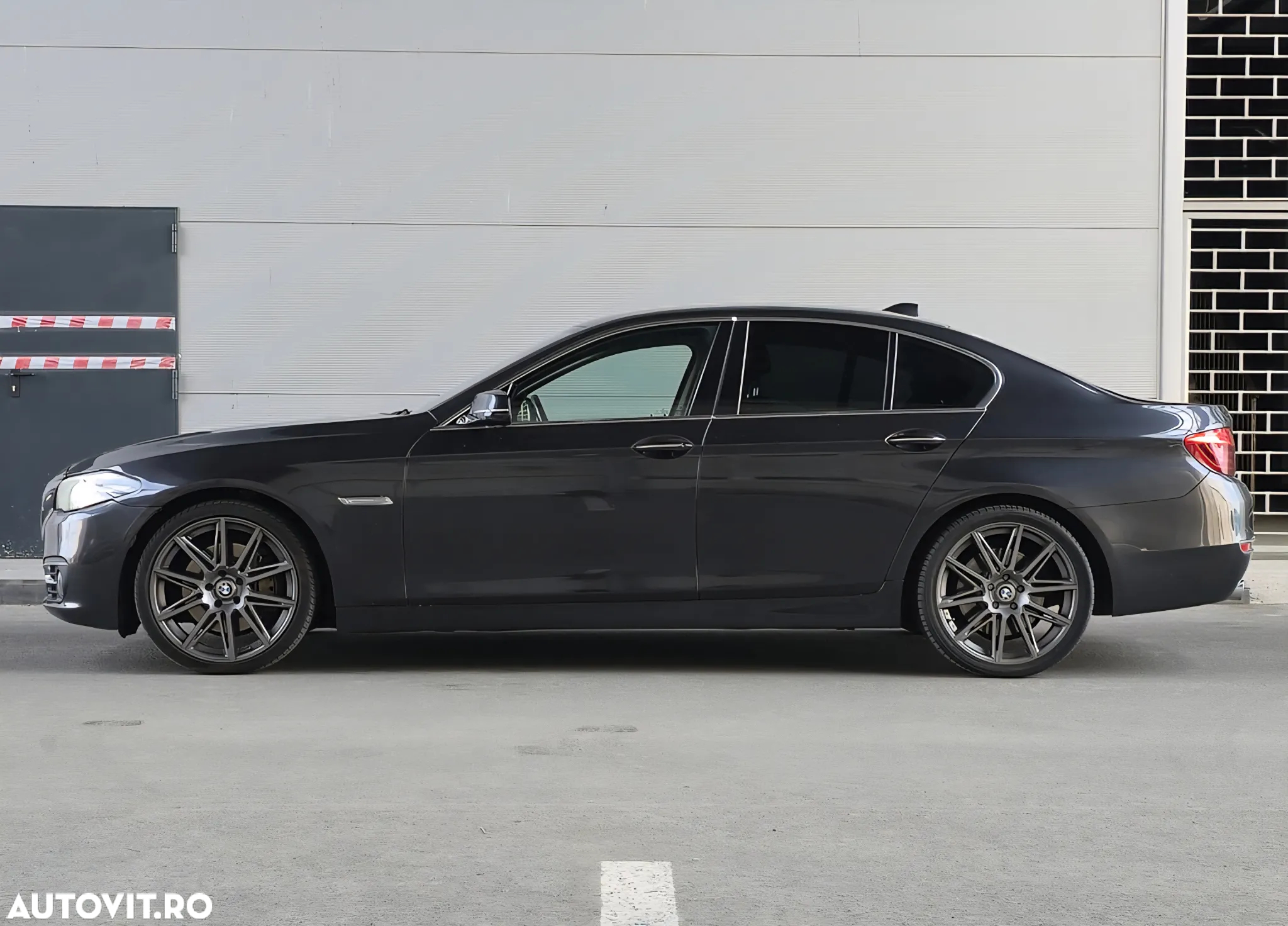 BMW Seria 5 535i xDrive Touring Aut. Luxury Line - 19