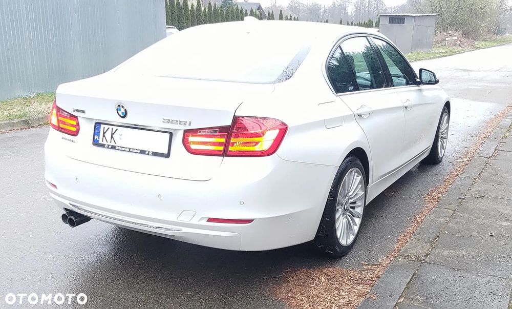 BMW Seria 3 328i xDrive Luxury Line - 6