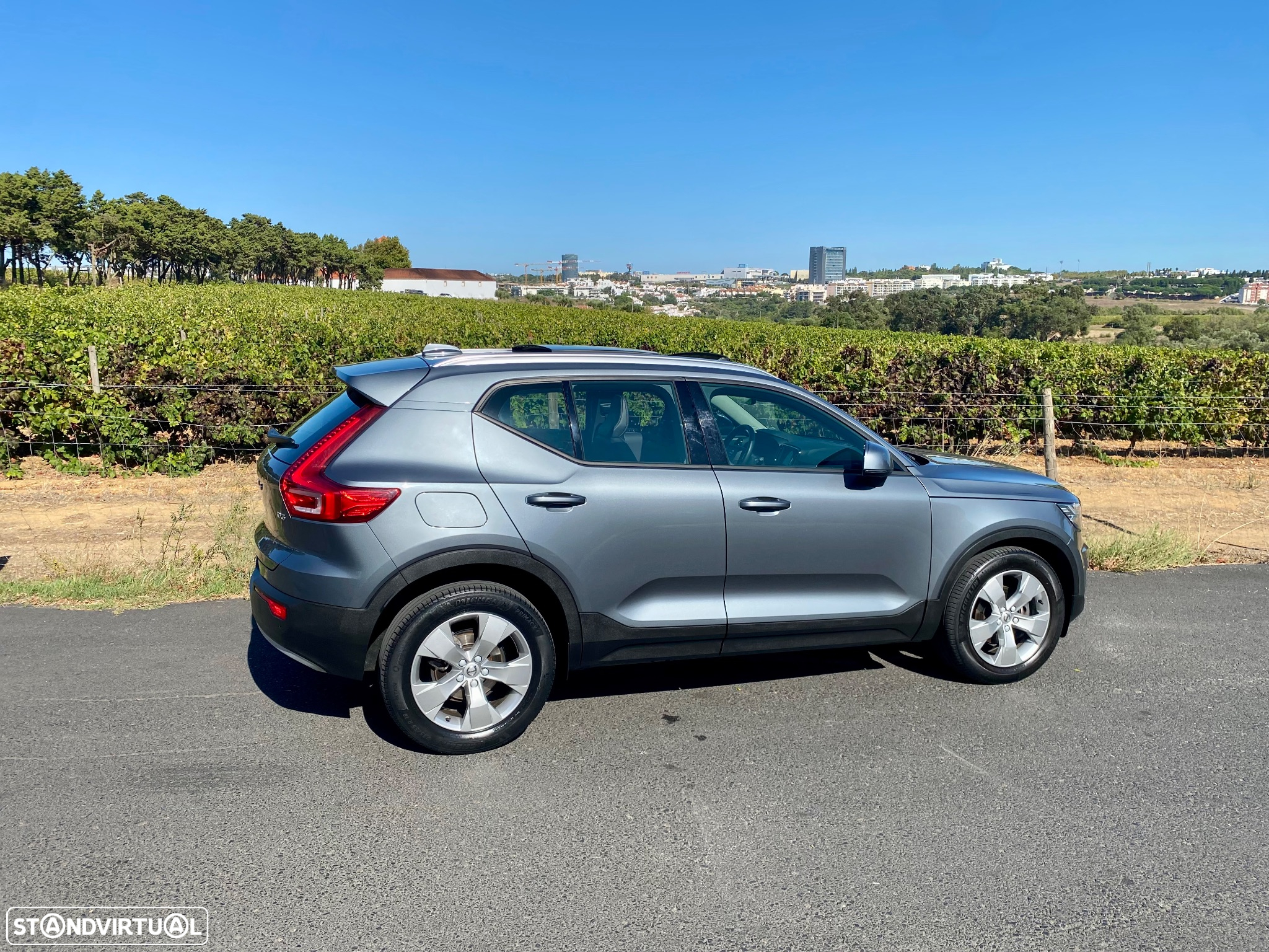 Volvo XC 40 2.0 D3 Momentum Geartronic - 4