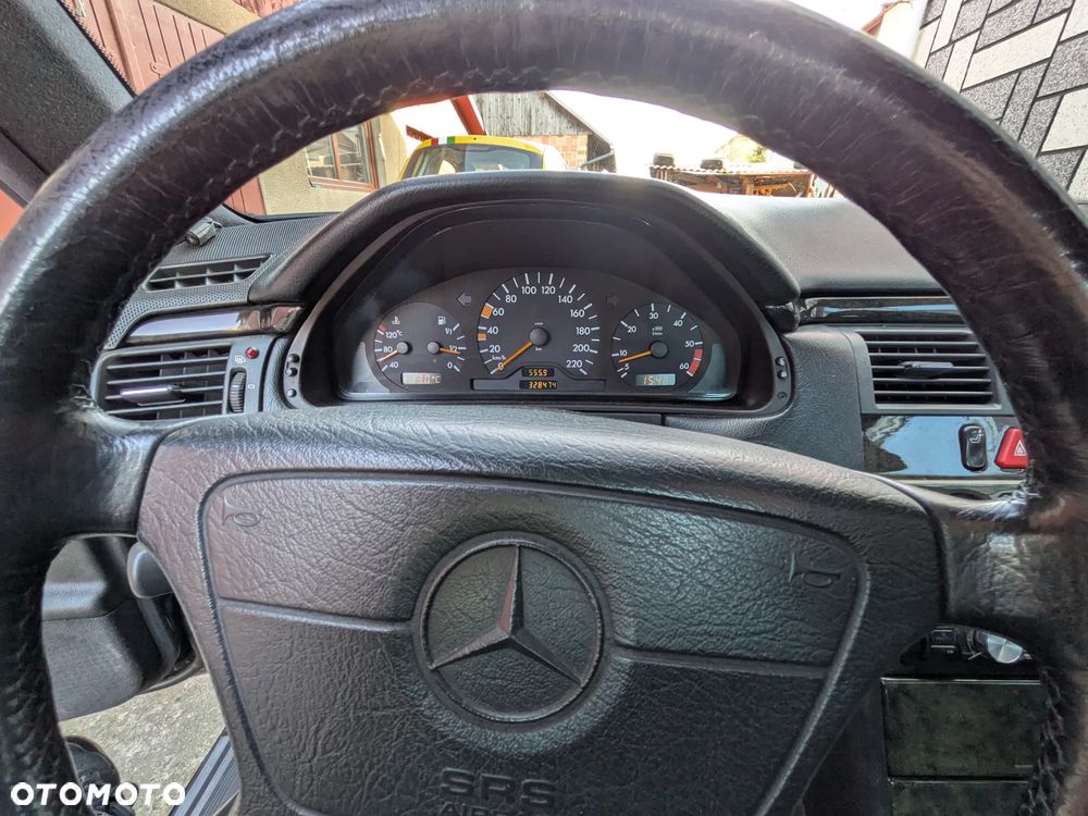 Mercedes-Benz Klasa E 220 D Avantgarde - 11