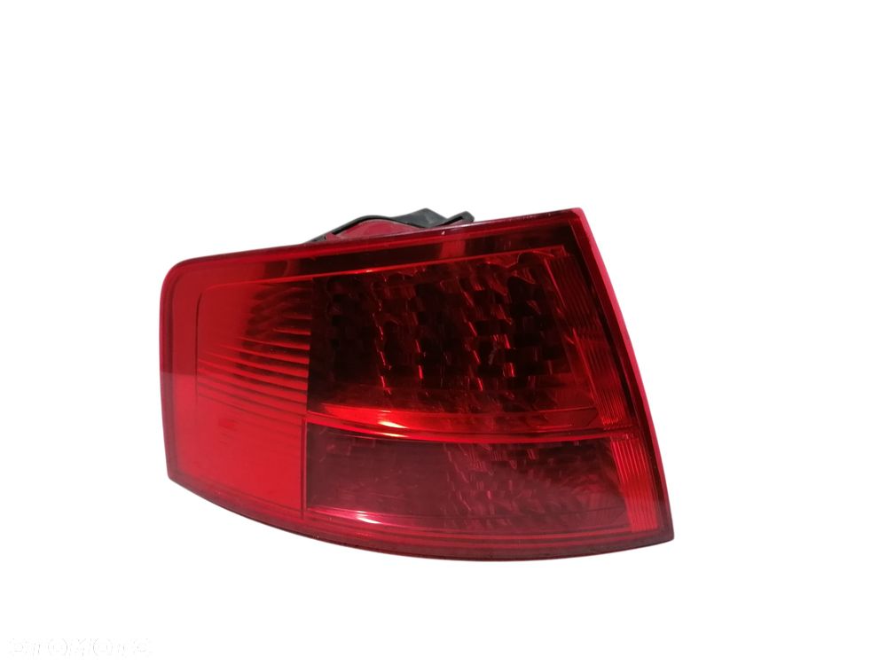 AUDI A8 D3 03r LAMPA W BŁOTNIK LEWY TYŁ TYLNA - 1