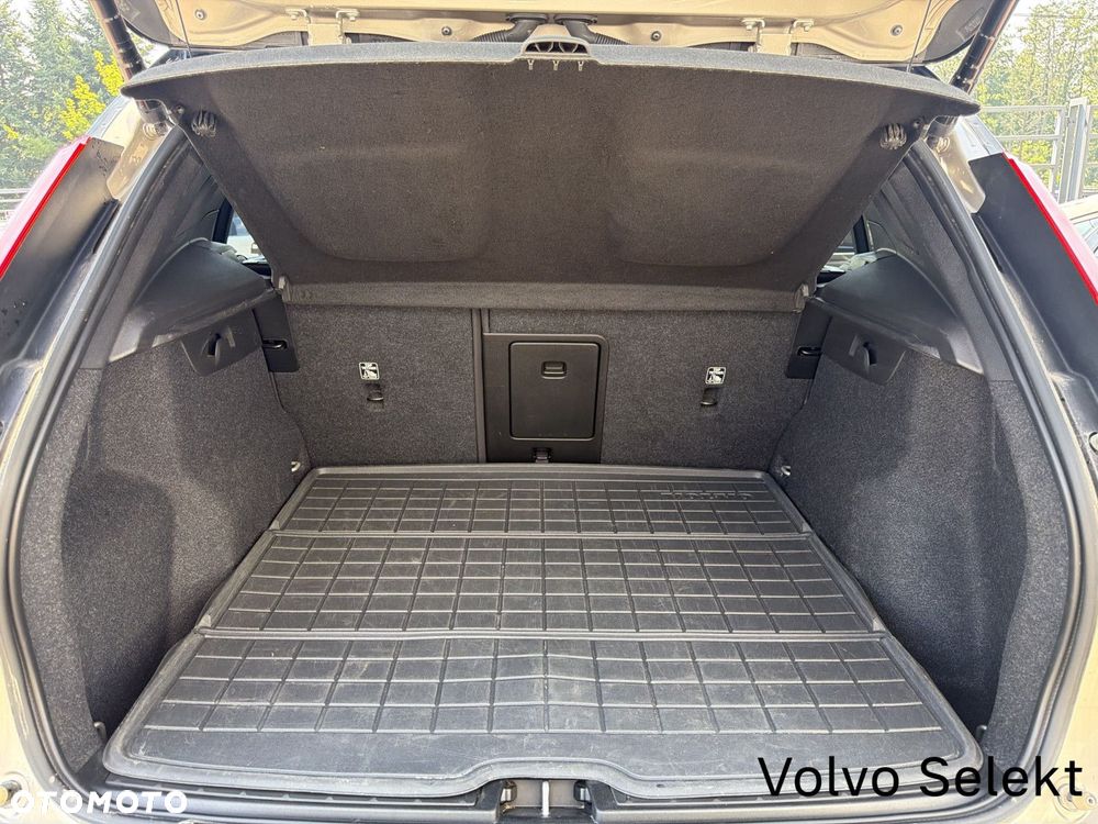 Volvo XC 40 - 32