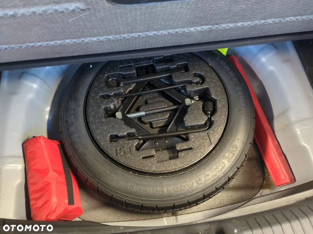Hyundai i30 1.5 DPI Classic + - 16
