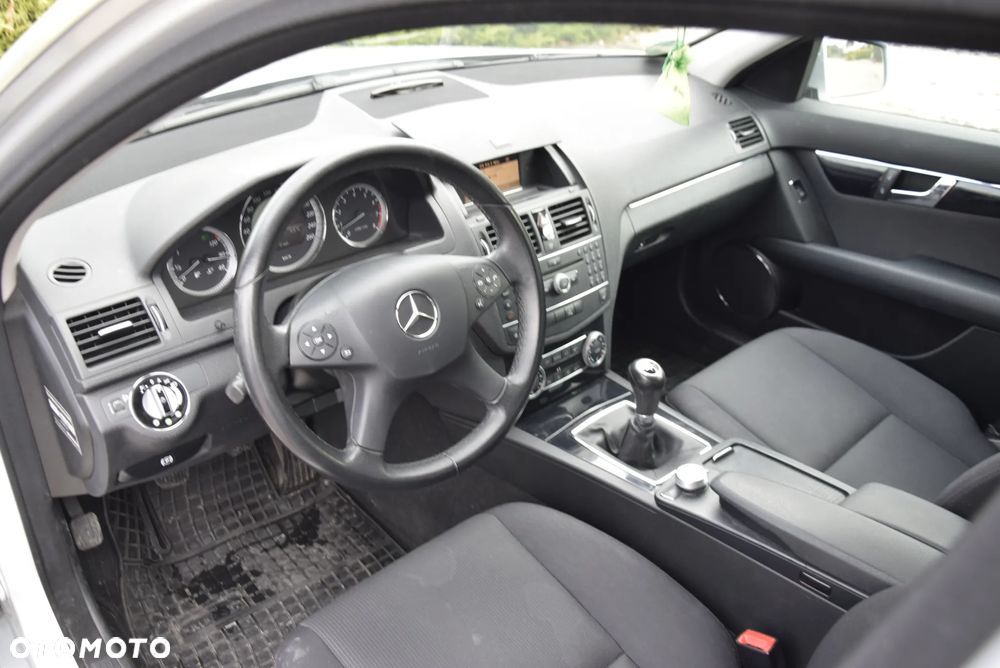 Mercedes-Benz Klasa C 180 K BlueEff Elegance - 24