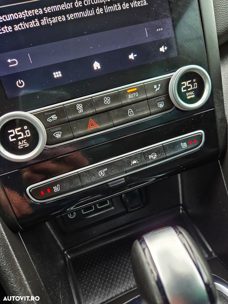 Renault Megane BLUE dCi 115 EDC BOSE EDITION - 28