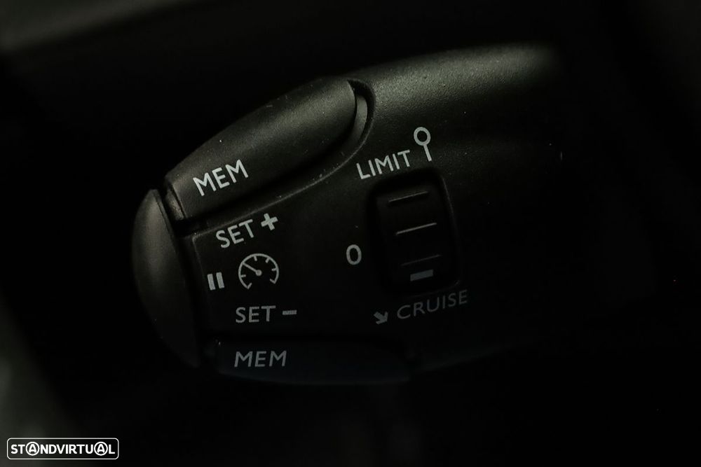 Peugeot 2008 1.2 PureTech Allure - 18