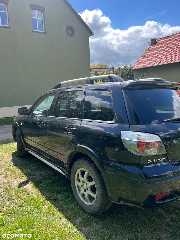 Mitsubishi Outlander - 4