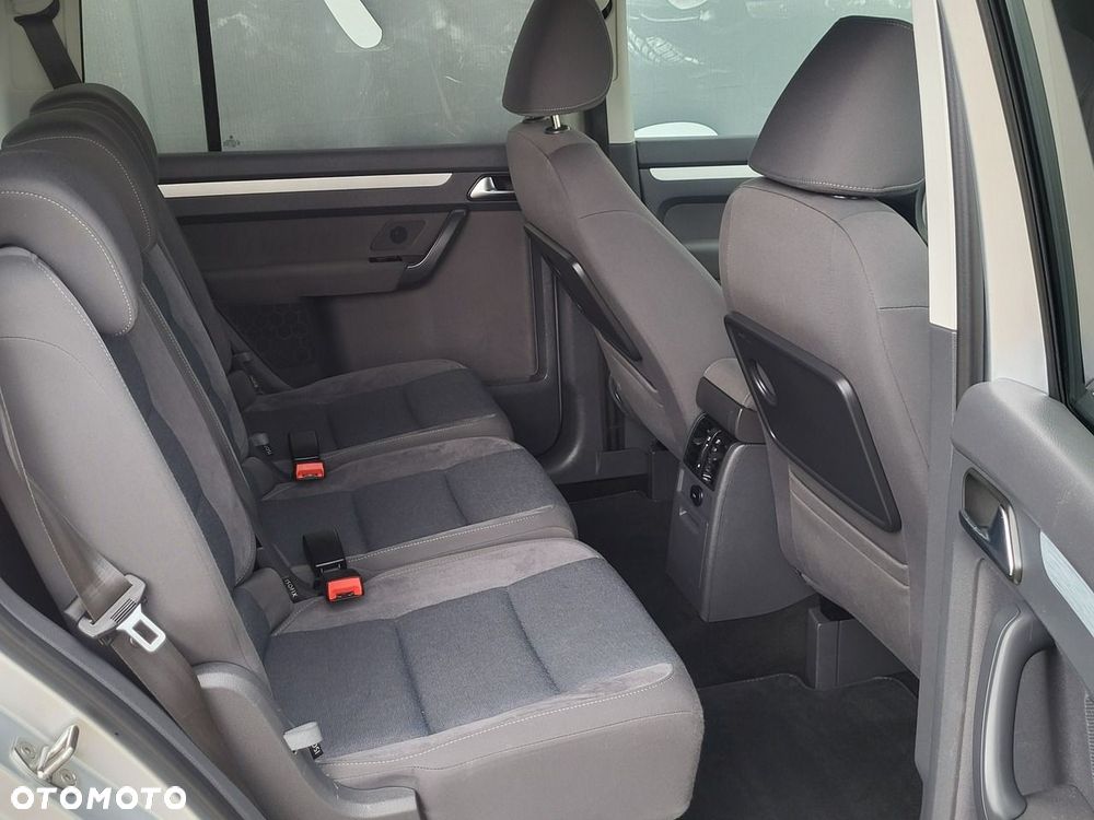 Volkswagen Touran - 14