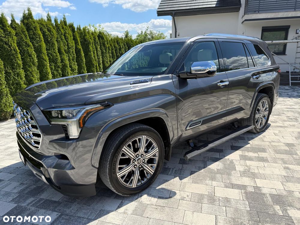 Toyota Sequoia - 1