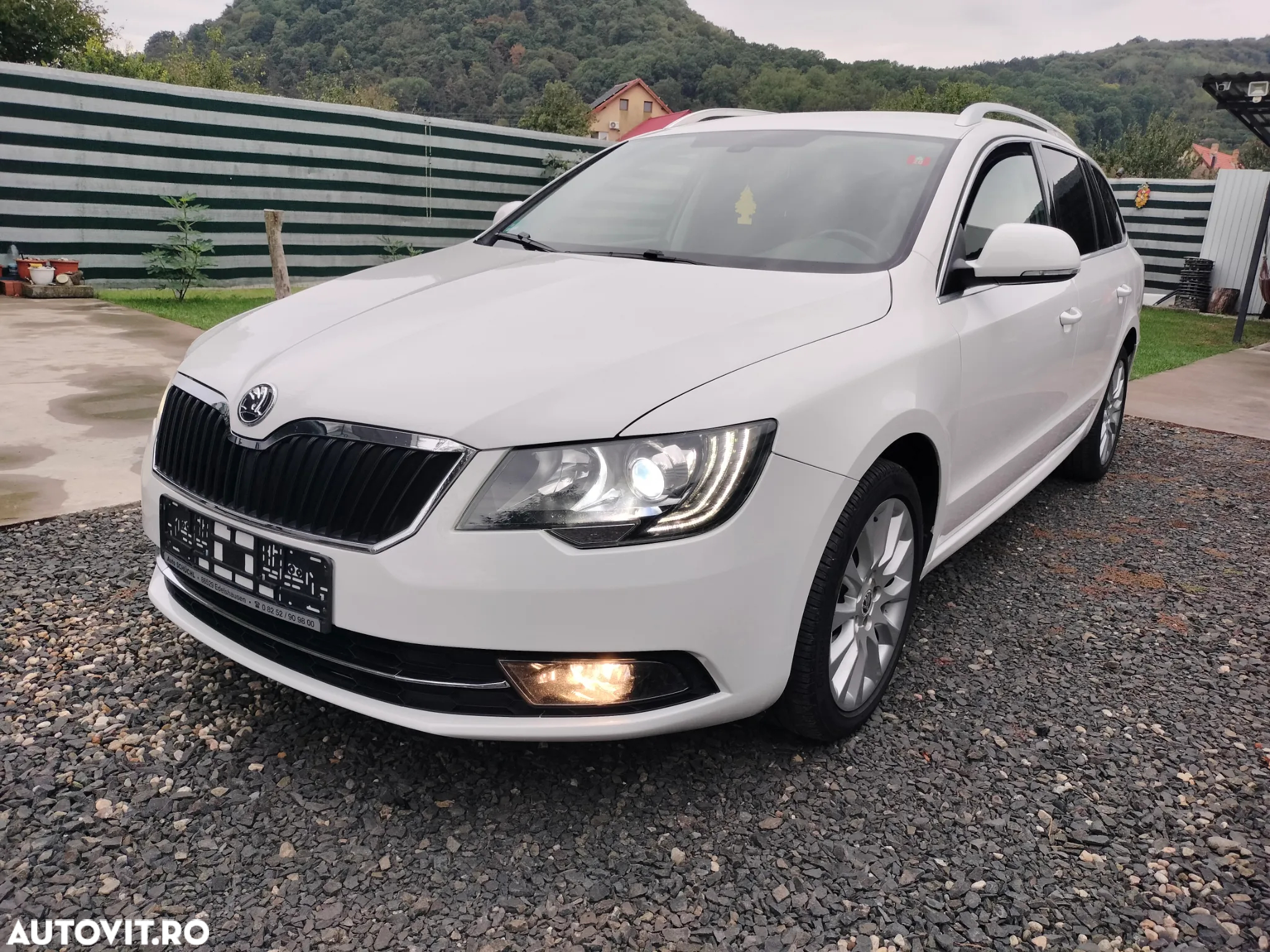 Skoda Superb 2.0 TDI DSG FAMILY - 13