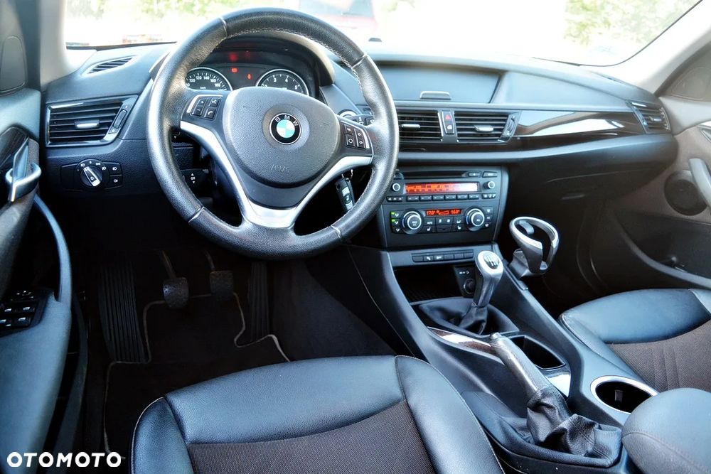 BMW X1 sDrive18i Sport Line - 18