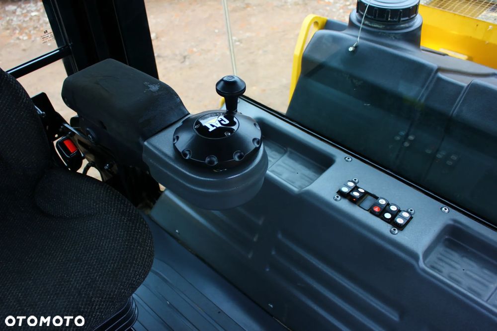 Caterpillar CAT CD10 WALEC STALOWY WIBRACYJNY Z DZIELONYMI BĘBNAMI +KOSZ HYDROG AX077 - 25