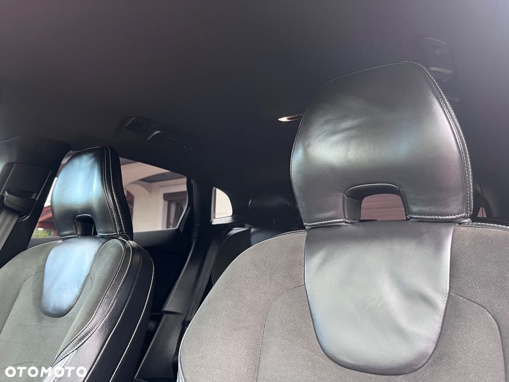 Volvo V40 D2 Drive-E R-Design Momentum - 11