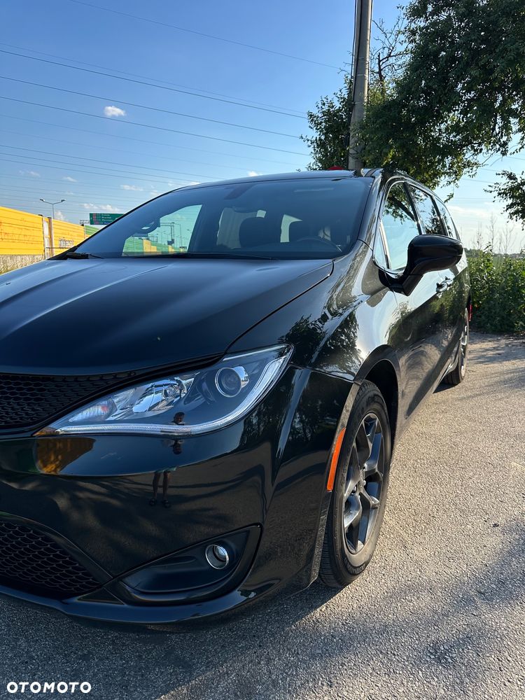Chrysler Pacifica - 9
