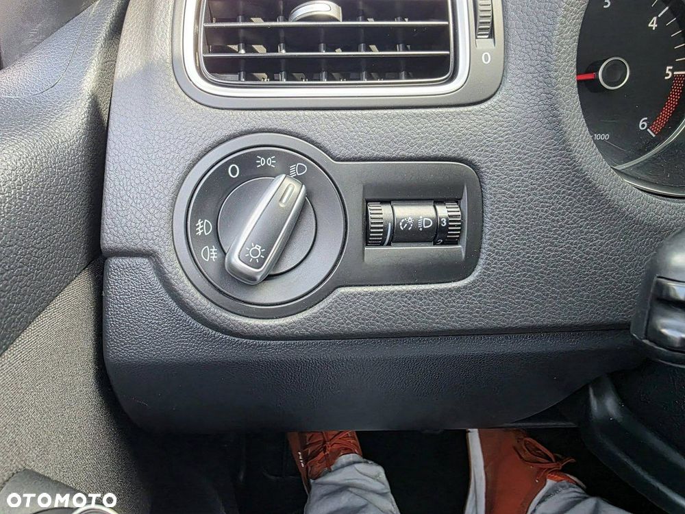 Volkswagen Polo 1.6 TDI Blue Motion Technology Trendline - 12