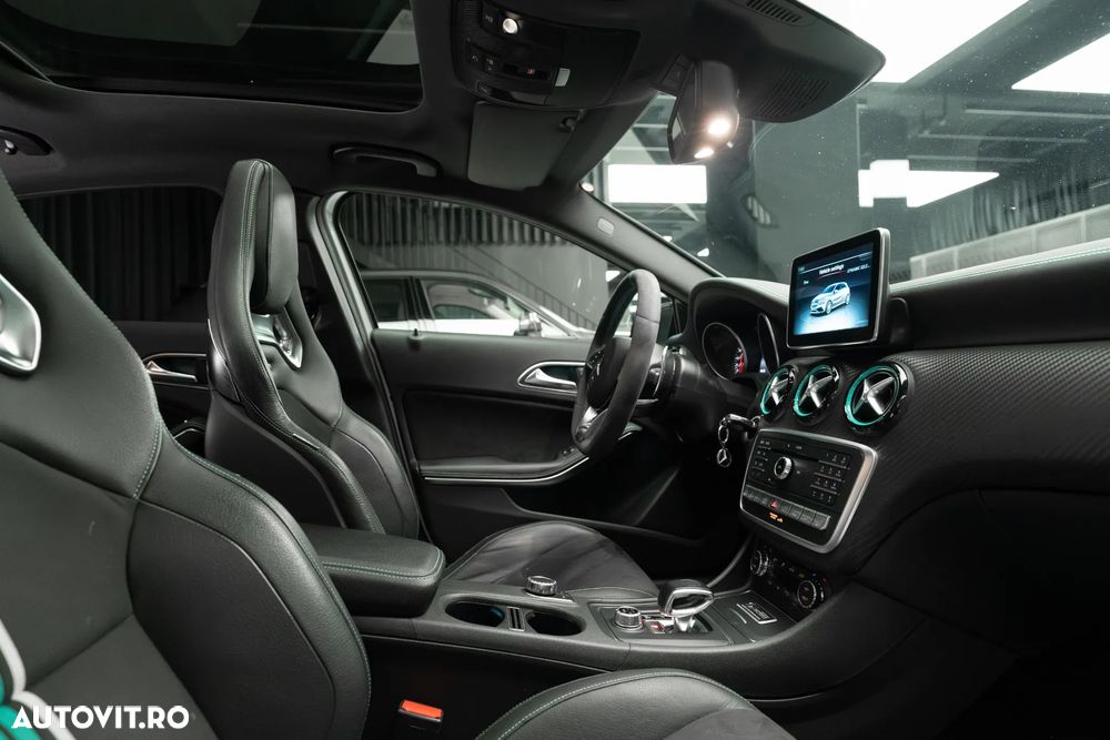 Mercedes-Benz A 45 AMG 4Matic AMG Speedshift 7G-DCT PETRONAS 2015 World Champion Edition - 34