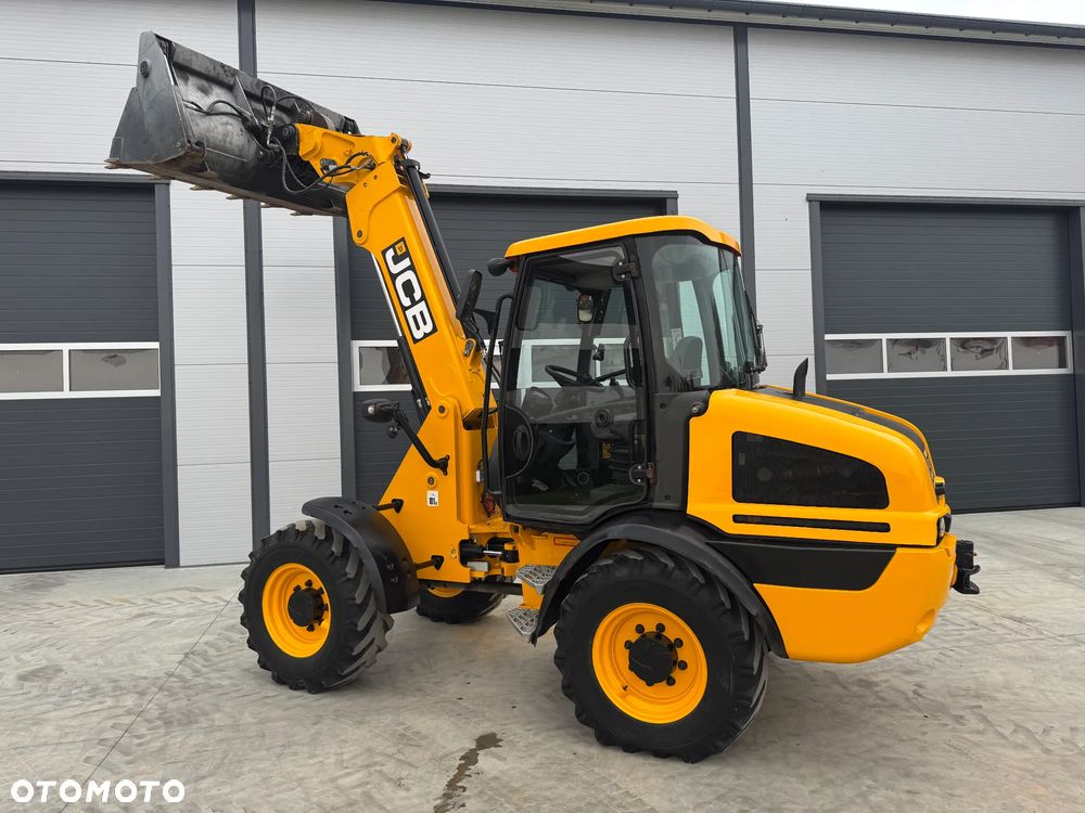 JCB ŁADOWARKA TELESKOPOWA TM220 T4A STAN JAK NOWY - 10