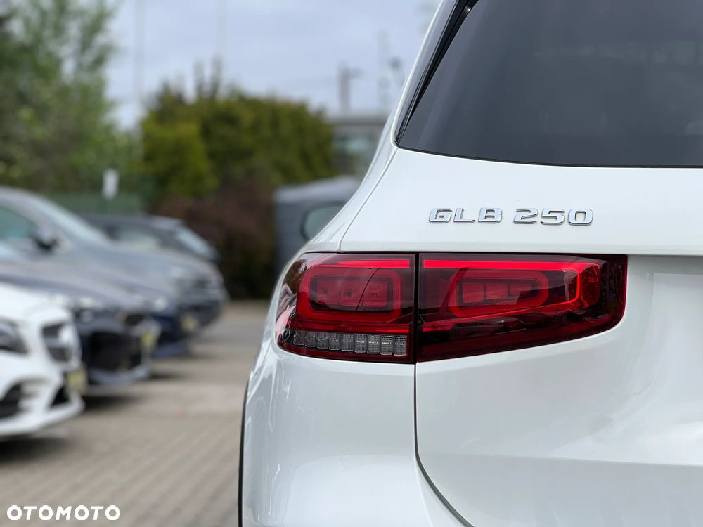Mercedes-Benz GLB - 14