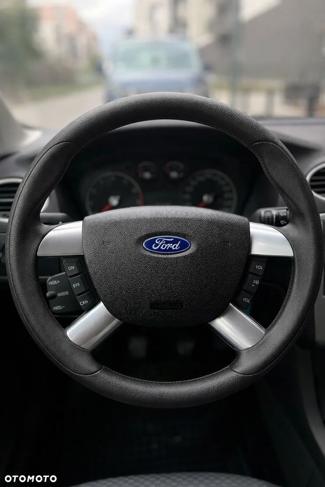 Ford Focus - 25