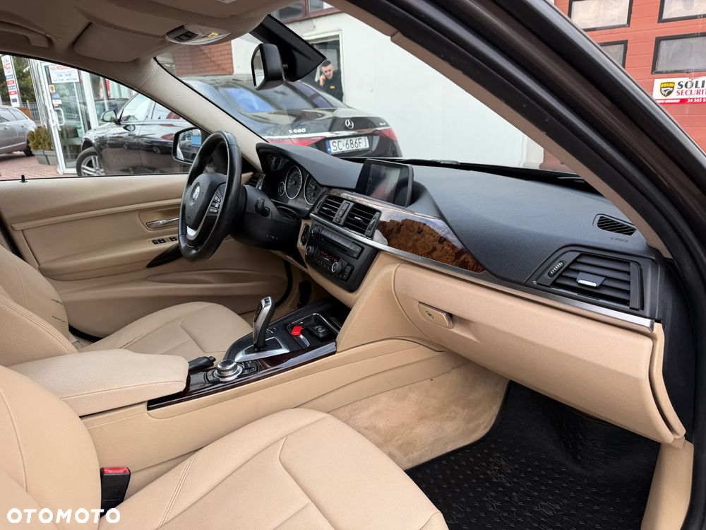 BMW Seria 3 318d Luxury Line - 28