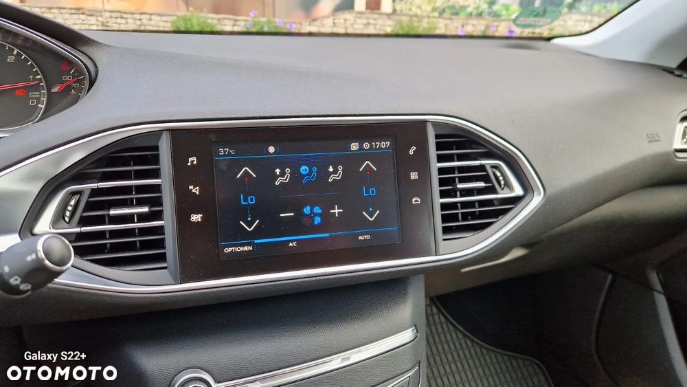 Peugeot 308 SW 1.5 BlueHDi Allure S&S - 19