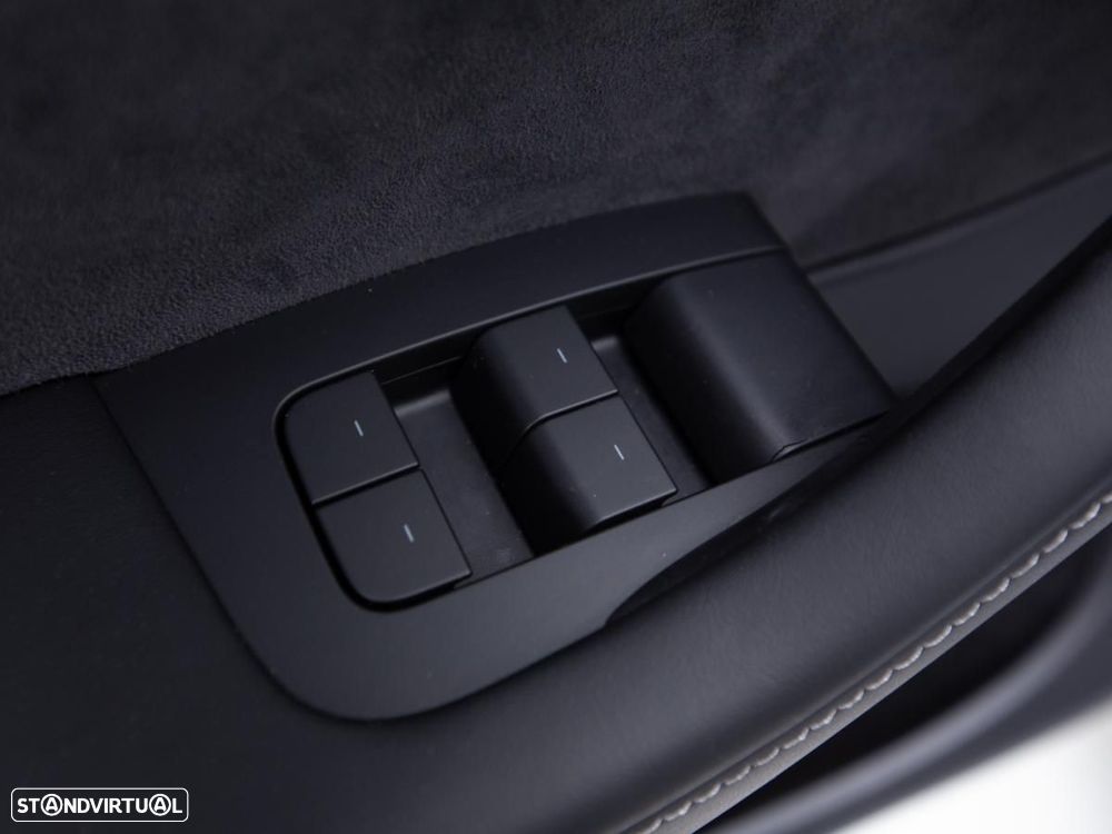 Tesla Model Y Long Range Dual Motor AWD - 18