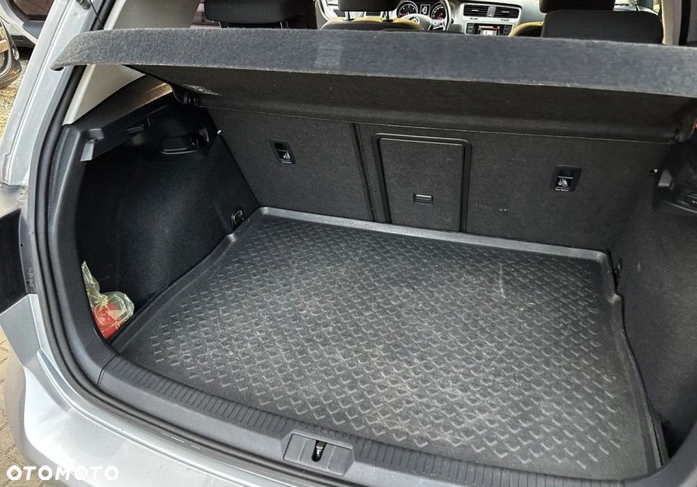 Volkswagen Golf - 28