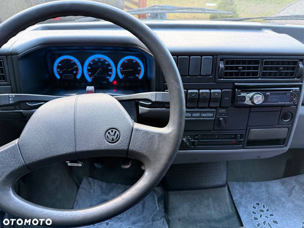 Volkswagen Multivan - 11