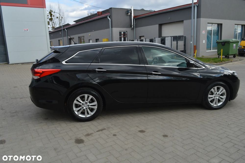 Hyundai i40 Kombi blue 1.6 Family+ - 10