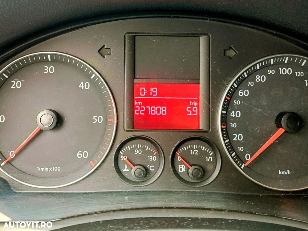 Volkswagen Jetta 1.9 TDI Comfortline DSG - 10