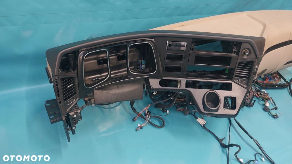 MERCEDES ACTROS MP4 KOKPIT DESKA ROZDZIELCZA BIG SPACE - 2