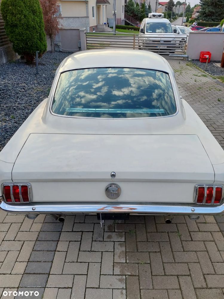 Ford Mustang - 7