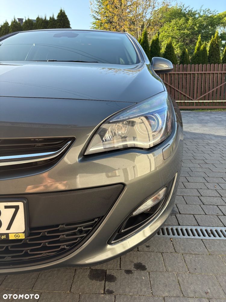 Opel Astra 1.4 T Executive - 16