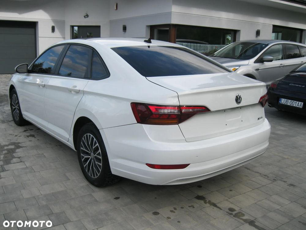 Volkswagen Jetta - 3