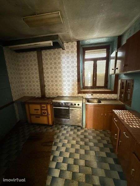 Moradia Térrea para restauro- Beiriz - Grande imagem: 2/4