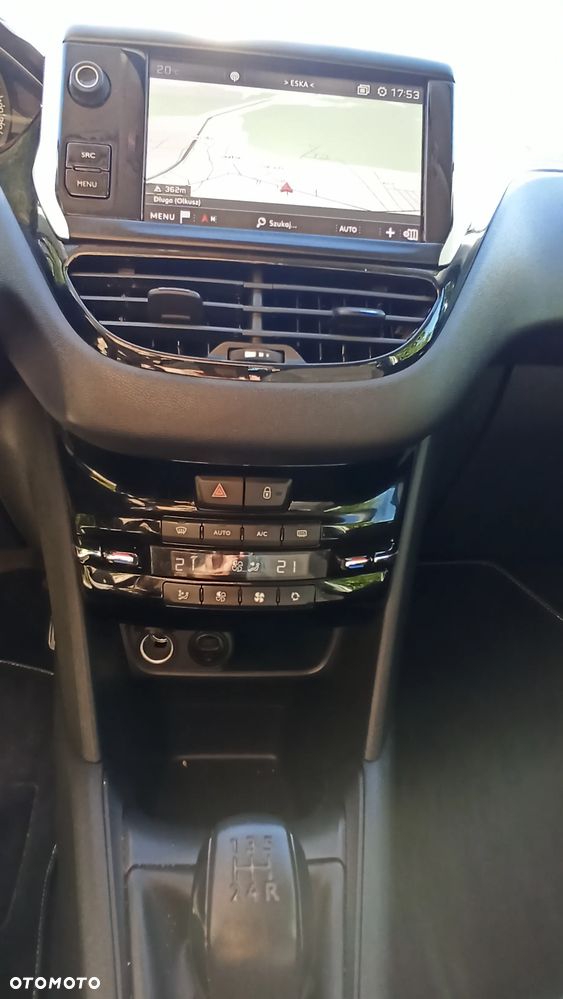 Peugeot 208 - 13