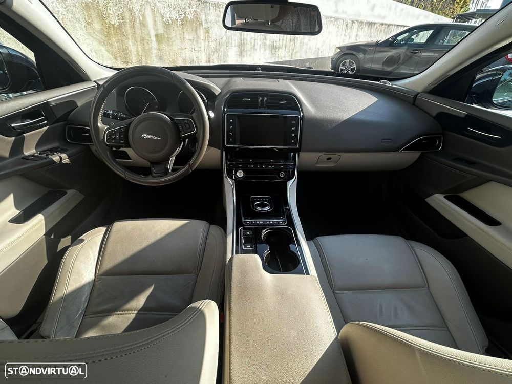 Jaguar XE 20d Aut. Prestige - 44