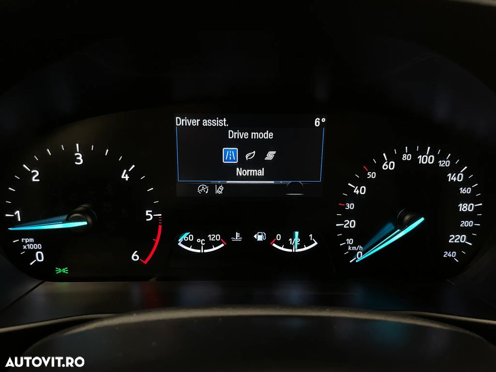Ford Focus 1.5 EcoBlue Connected - 17